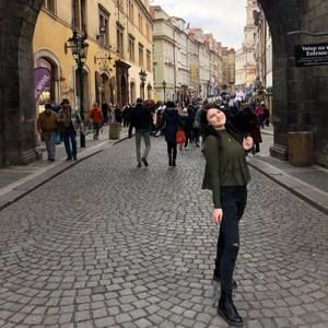 Meet your Posher, Lacey